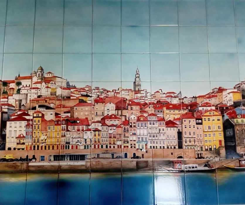 Azulejos pintados á mão, vidro em relevo, serigrafia, estampilhas etc.