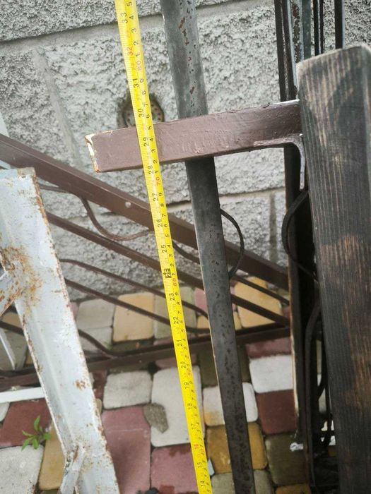 Продам металеві сходинки б.у. в хорошому стані, масивна та кріпка.