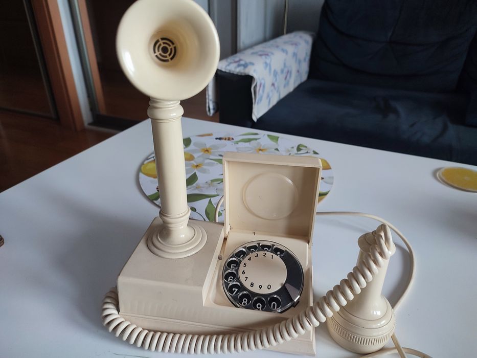Telefon PRL sprawny