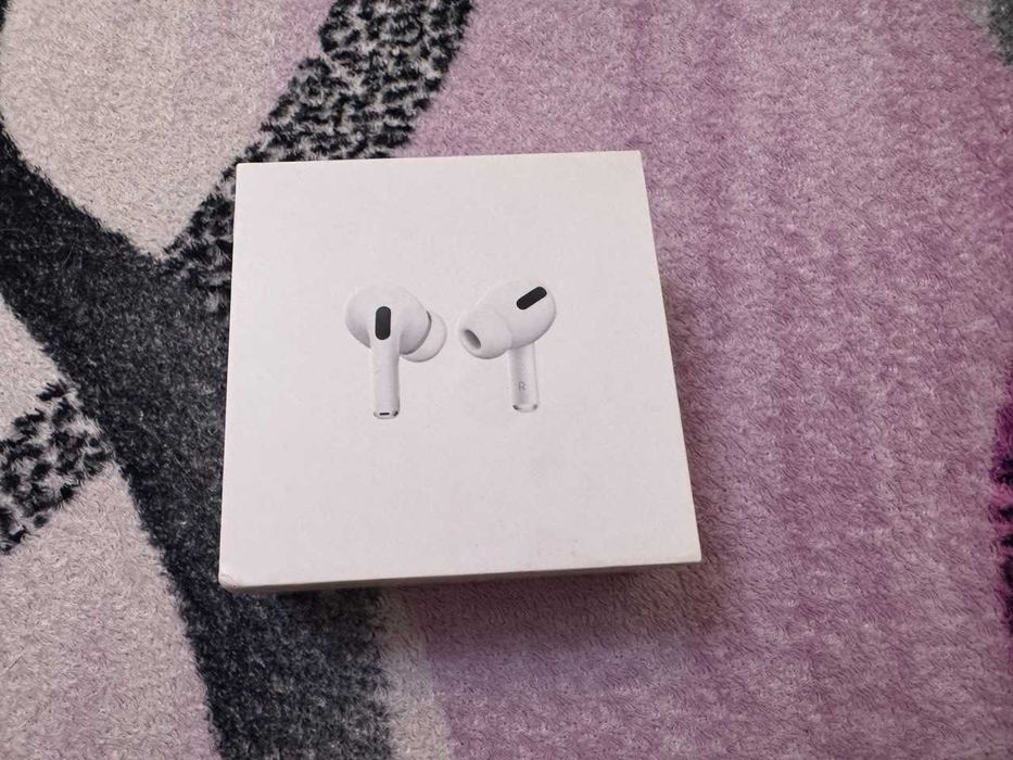 Оригінальна коробка AirPods Pro