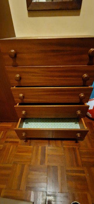 Conjunto de Quarto Vintage em Madeira: Cómoda (5 Gavetas) + Roupeiro/Sapateira Grande