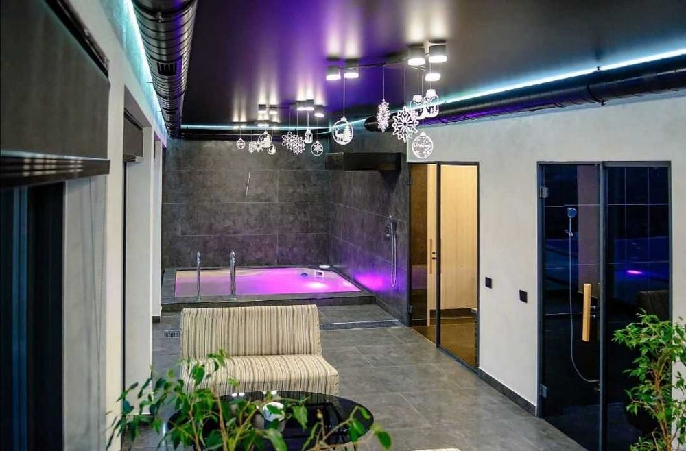 Діючий готель-ресторан в Поляниці