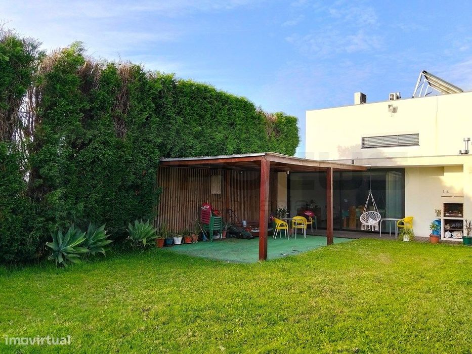 Moradia T4 de arquitetura contemporânea, às portas da cidade - AVEIRO