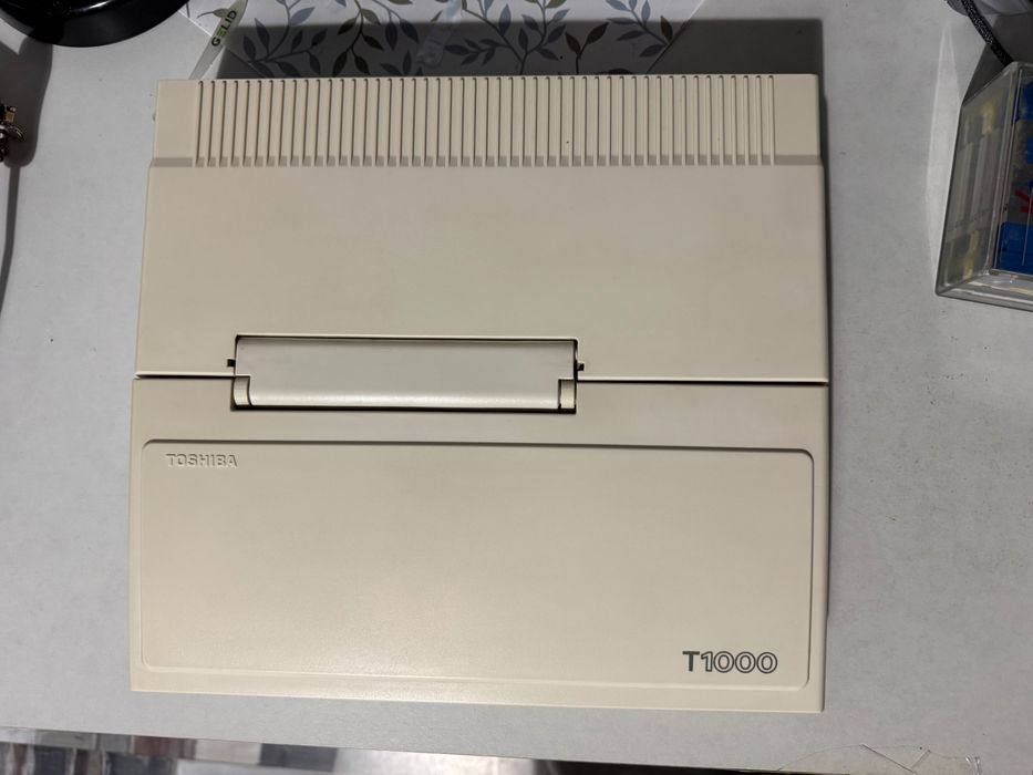 Toshiba T1000 - Retro laptop z 1987r