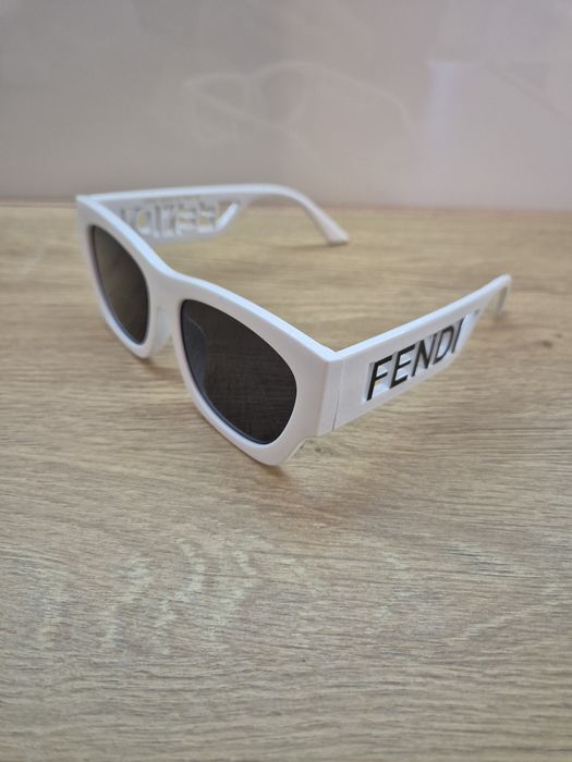 Okulary przeciwsłoneczne Fendi białe