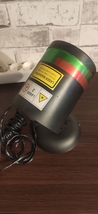 Projektor laserowy i kula disco