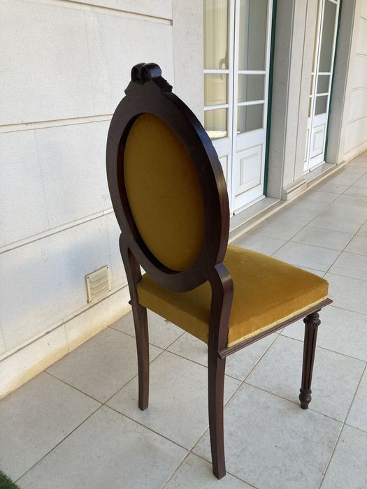 Cadeira de madeira e veludo- como nova