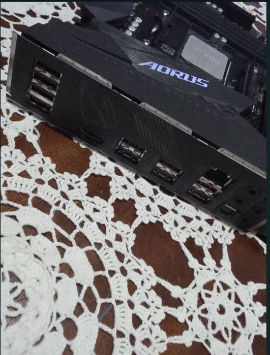 Amd Ryzen 9 5900Xt + Gigabyte X570 Aorus Elite
