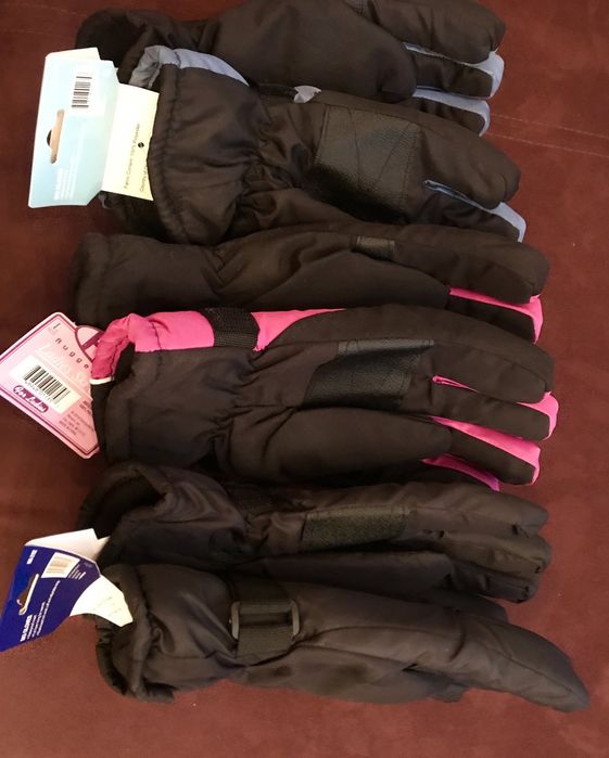 НОВІ лижні, спортивні рукавиці.