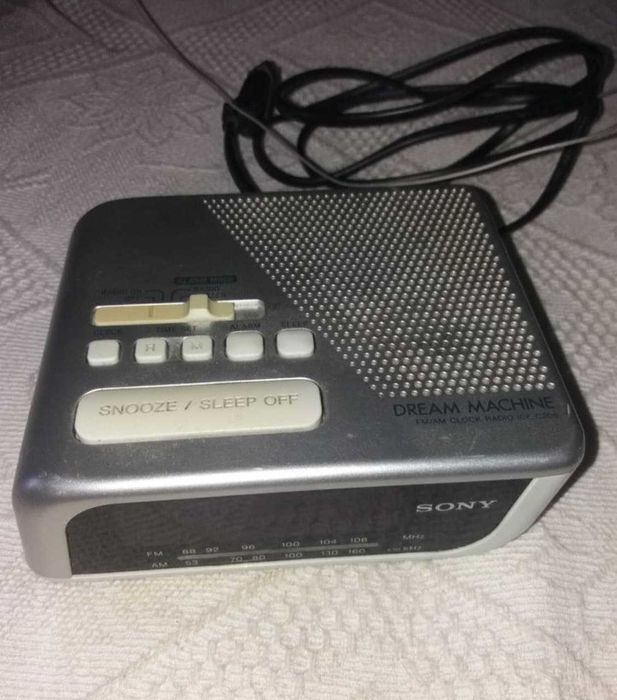 Rádio despertador marca Sony