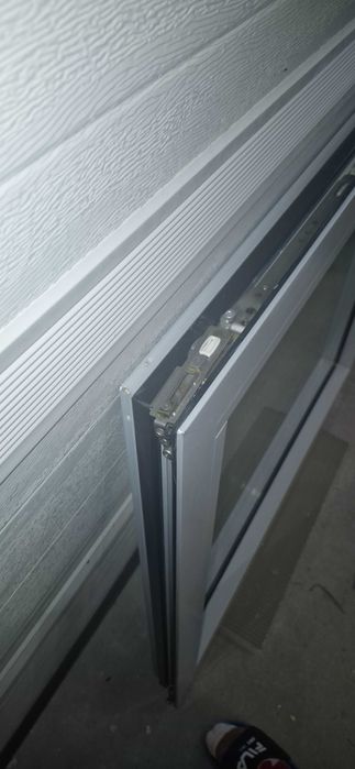 Okna aluminiowe Schüco 2 sztuki z elektrycznym motorem i roletami !!