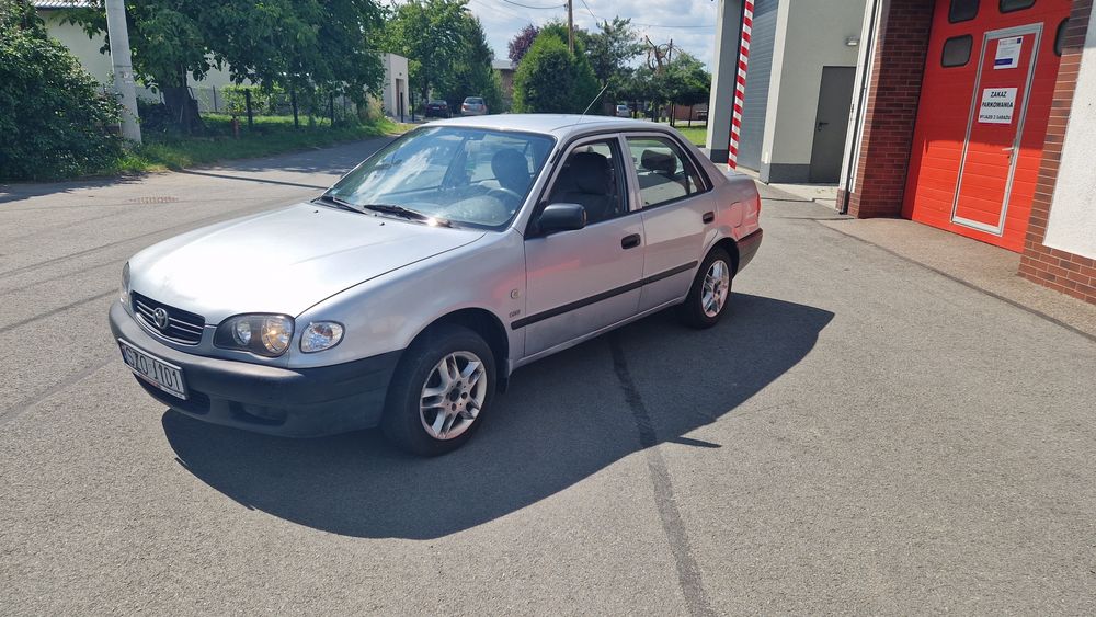 Toyota corolla e11