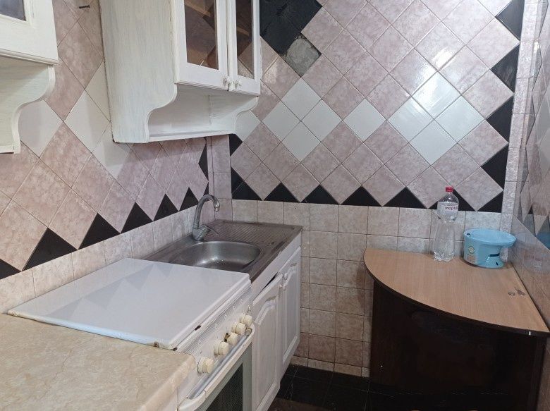 Метро Героїв Дніпра, вул.Озерна 30/51, продам 2кімн.квартиру