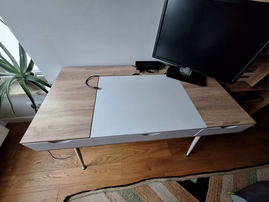 Duże, wygodne biurko