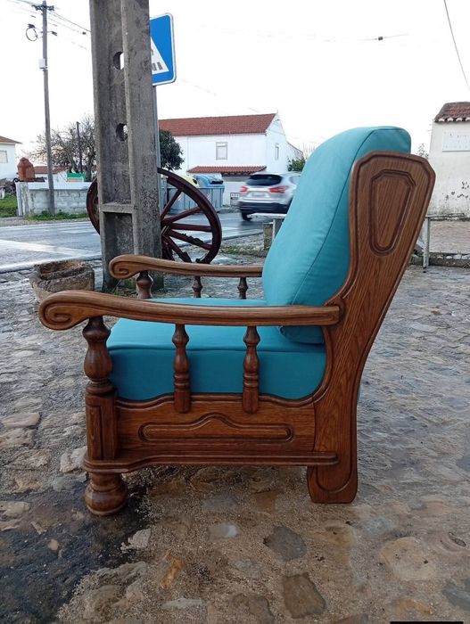 Poltrona em madeira