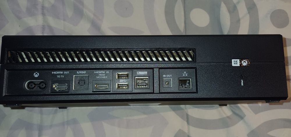 Xbox one com comando e jogo513121648777646082
