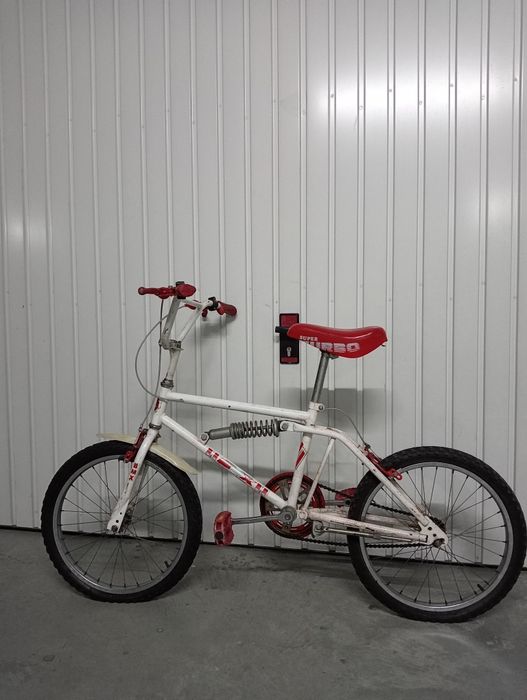 Bicicleta BMX vintage com suspensão