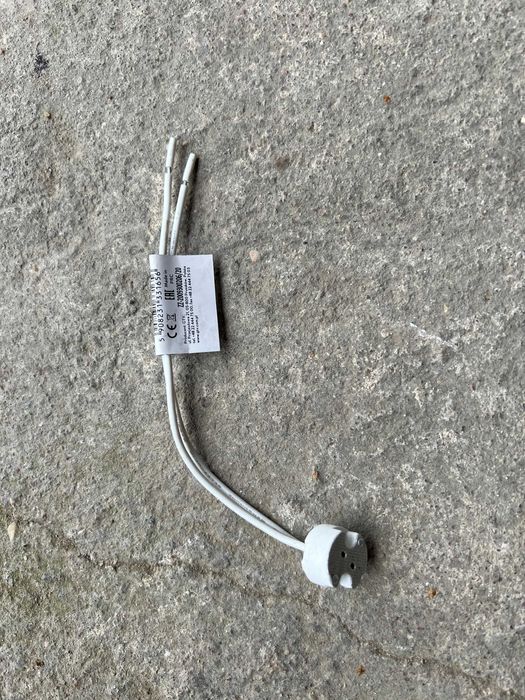 Oprawka do żarówki halogenowej GTV GZ-MR16-0000