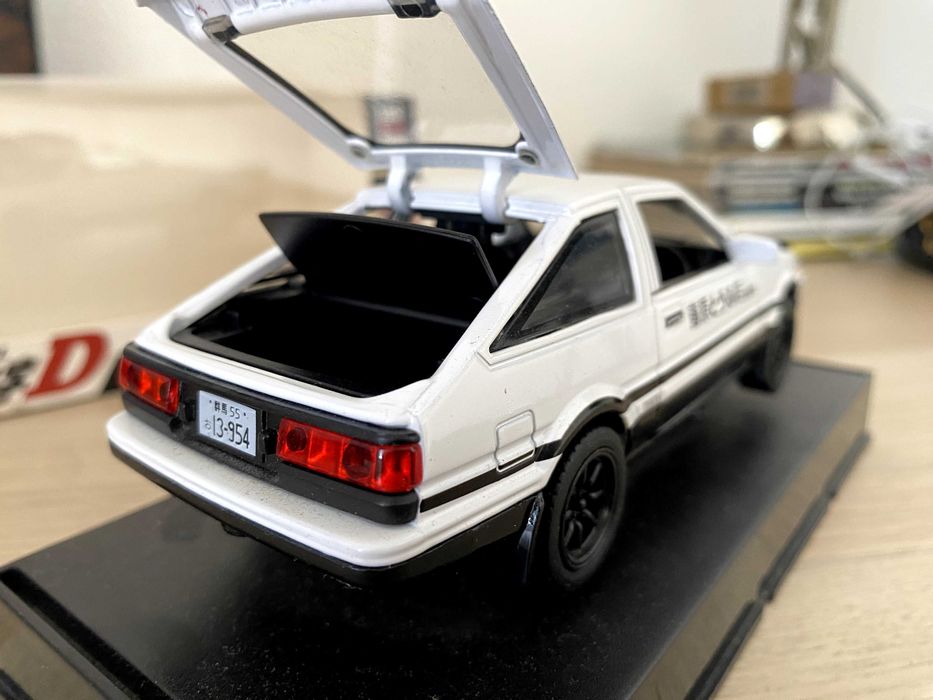 Initial D Toyota Corolla AE86 Trueno Miniatura