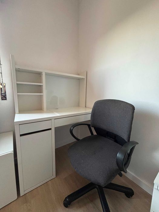 Vendo conjunto secretária e cadeira escritorio