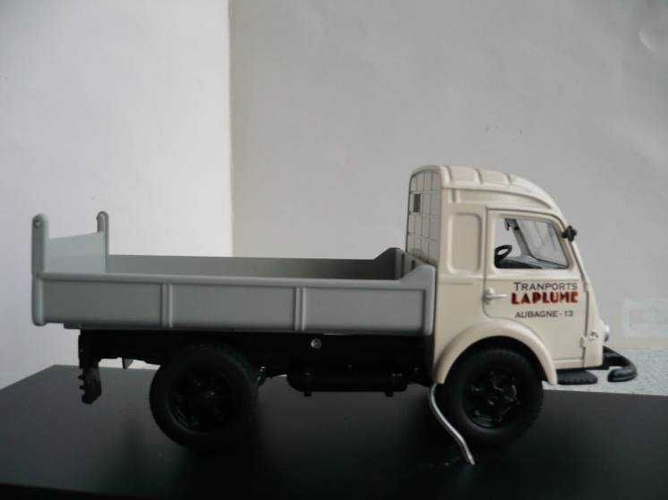 Renault Galion 2,5 т. - самосвал 1:43 Norev