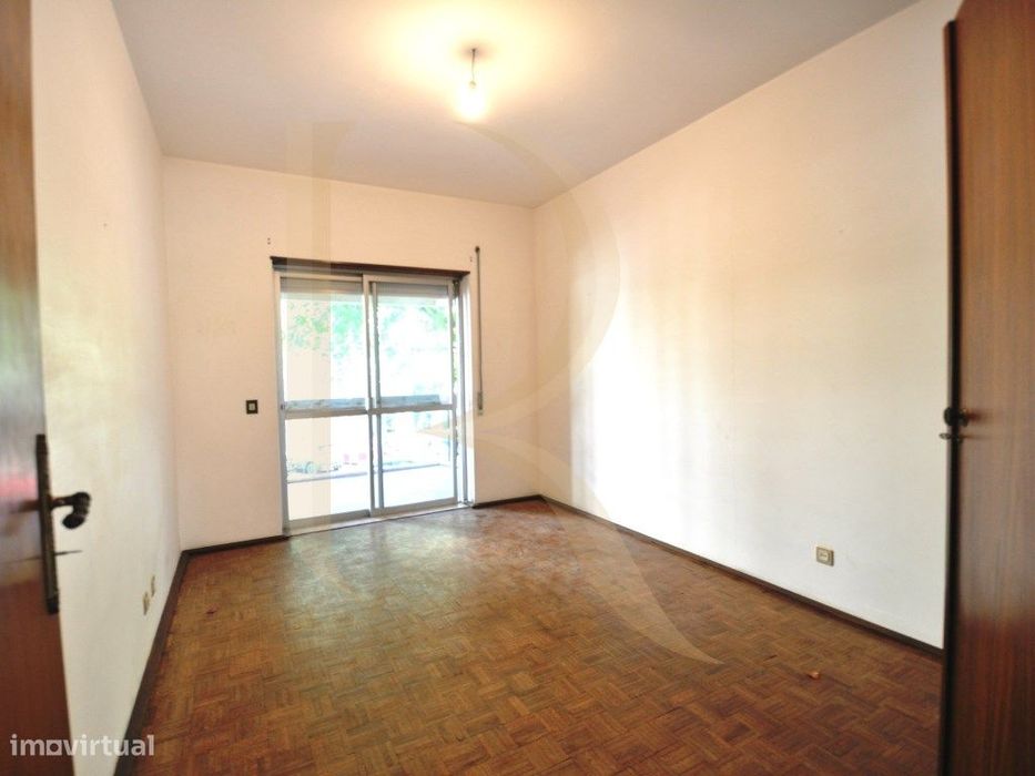 Apartamento T3 com elevador e varandas em Setúbal