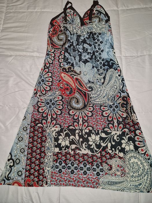 Vestido em licra com parte do peito Almofada .