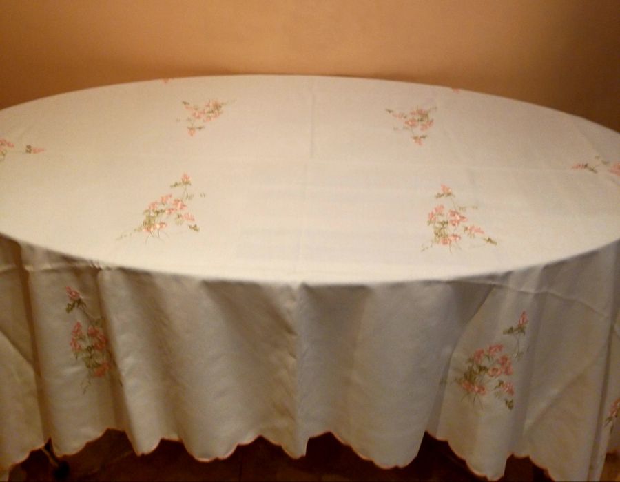 Скатертина з вишивкою, розмір 2,5 на 1,5 м