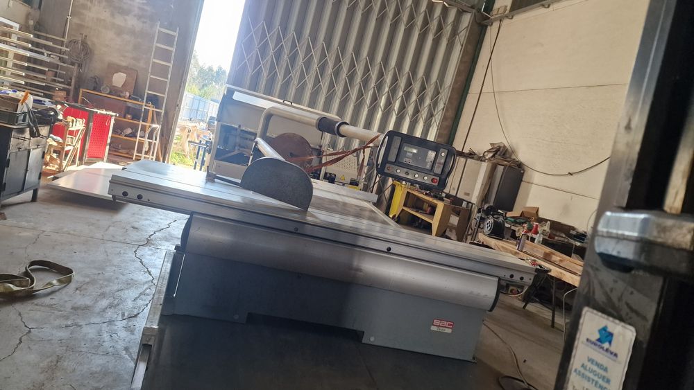 Esquadrejadora sac com subida descida eletrica e paralela eletrica