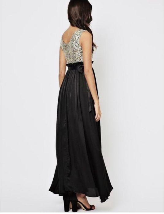 Довга вечірня сукня