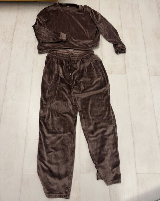 Zestaw dresowy: spodnie i bluza, rozmiar L