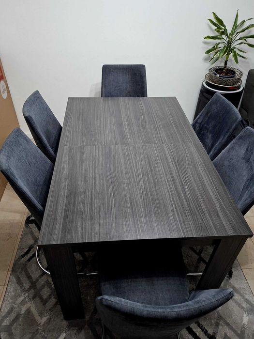 Mesa com 6 cadeiras