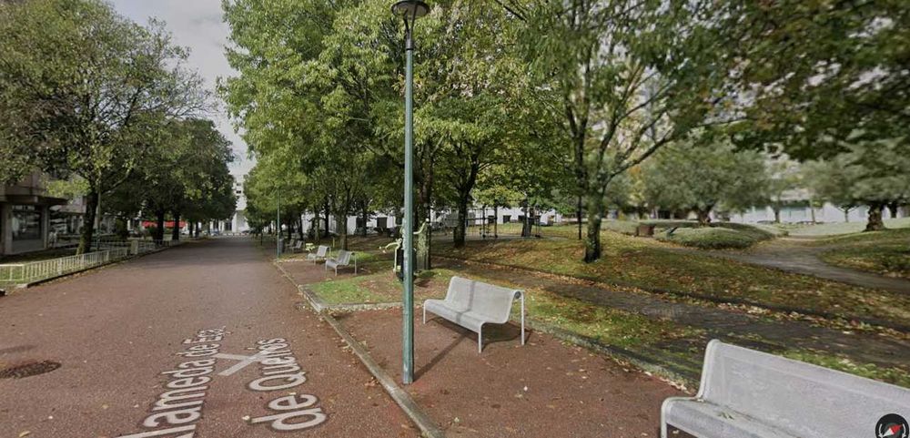 Escritório nas Antas à Alameda Eça de Queirós SEM JANELAS