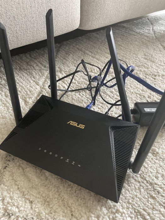 Router asus RT-AX1800U