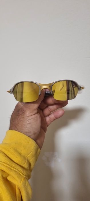 Tenho esses 2 óculos  OAKLEY vindos do Brasil