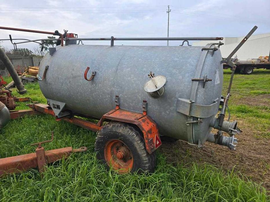 Cisterna agricola 3000 usada com documentos