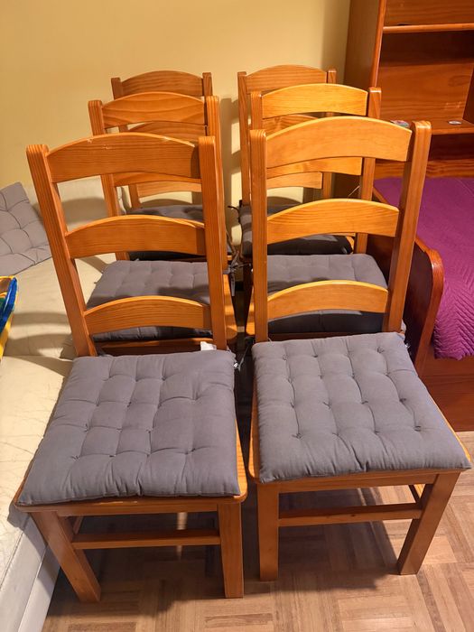 Conjunto 6 cadeiras maciças.