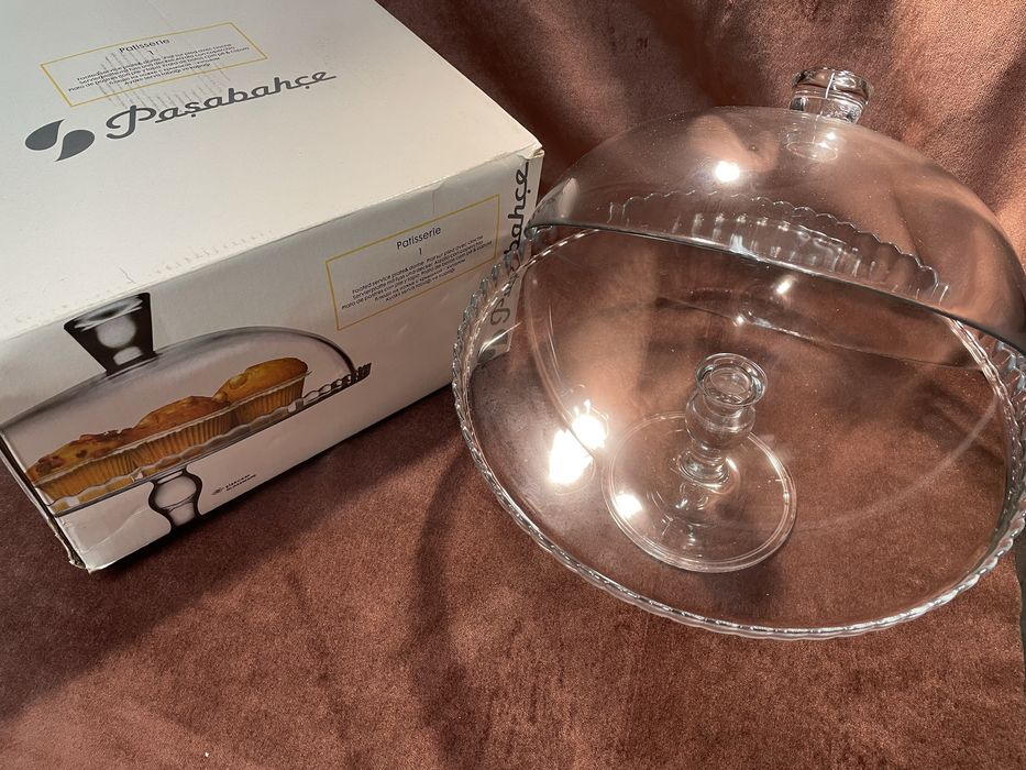 Cake Plate with Lid457409656291348480