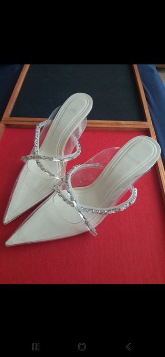 Szpilki transparentne