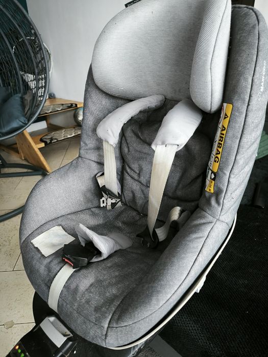 Fotelik dziecuecy od9kg MaxiCosi 2waypearl+baza 2wayfix(tyłem do kier.