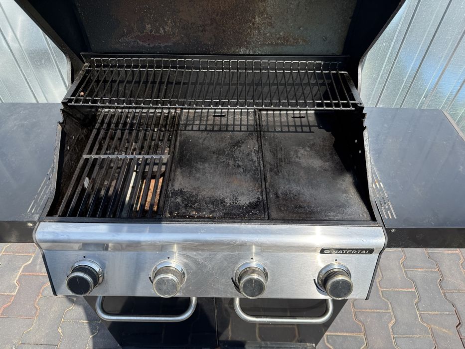 Sprzedam grill gazowy .