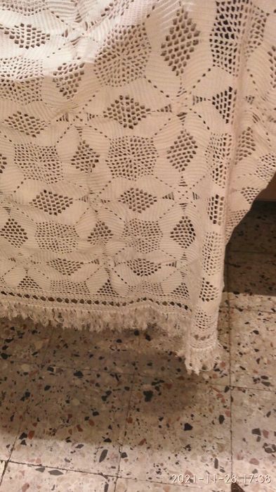 Colcha renda feita á mão com cerca de 200×190 antiga