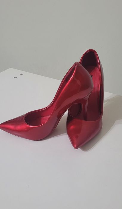 Туфлі червоні лаковані