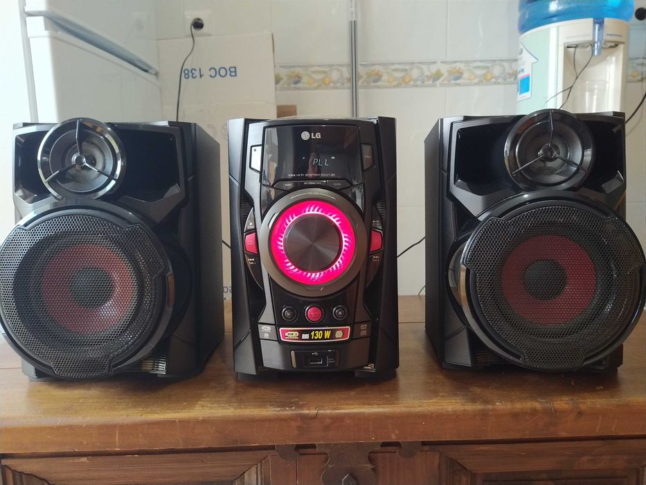 Mini System LG com potência de 130W RMS e entrada USB