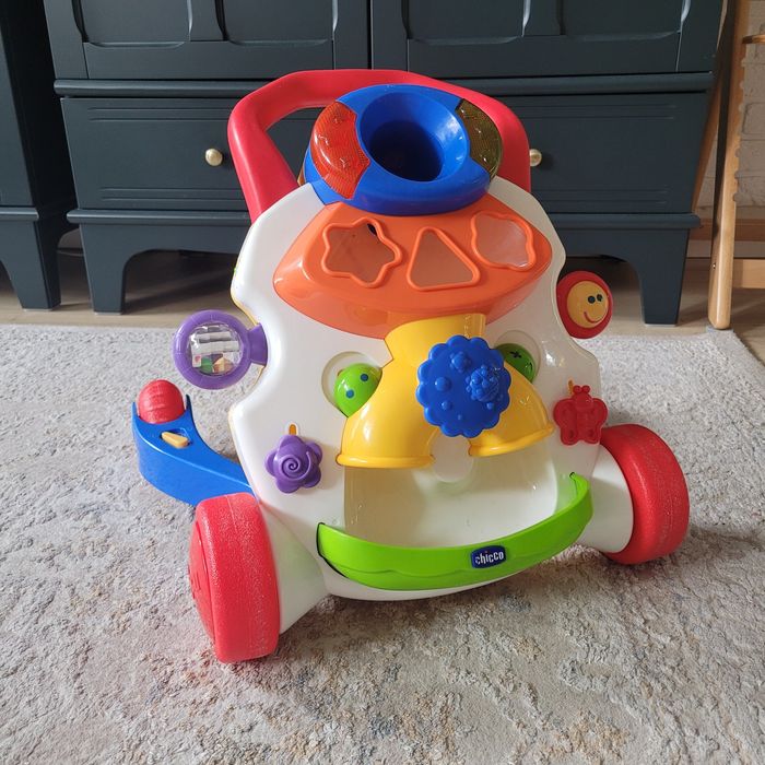 Pchacz chodzik  Chicco efekty dźwiękowe