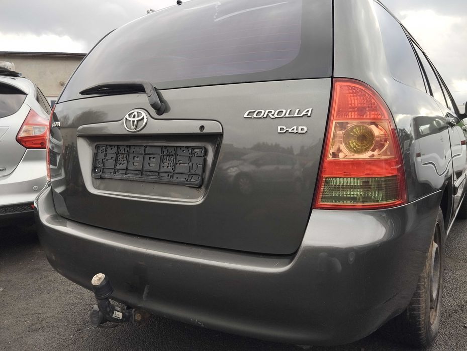 Toyota Corolla E12 kombi 1.4 D4D 2004r. Zderzak tylny.