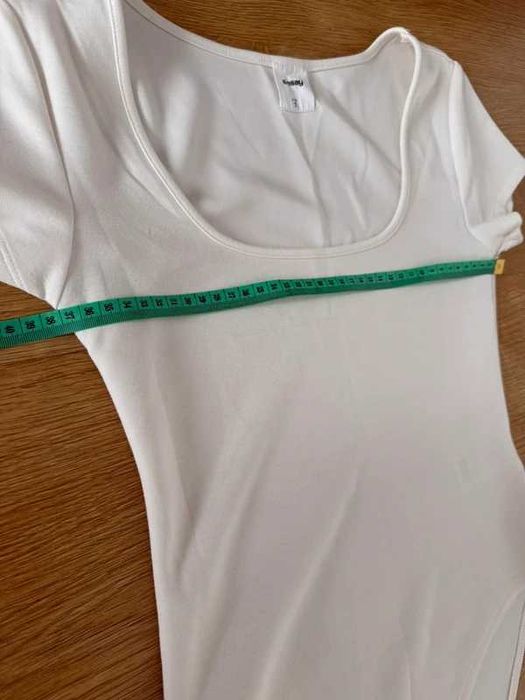 Białe gładkie jednolite body z rękawem dekolt Sinsay XS/S