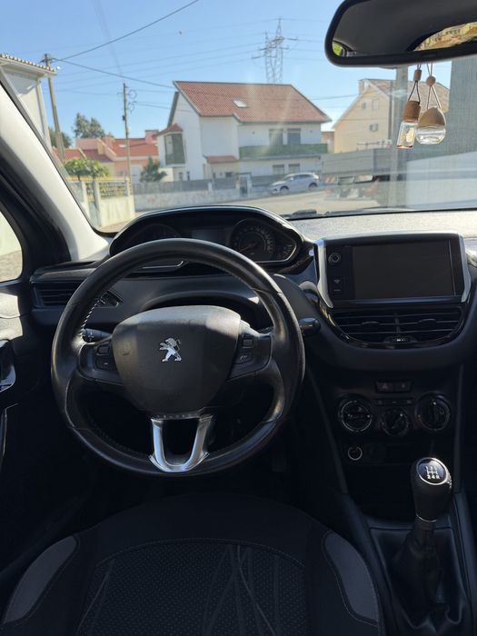 Peugeot 208 impecavel