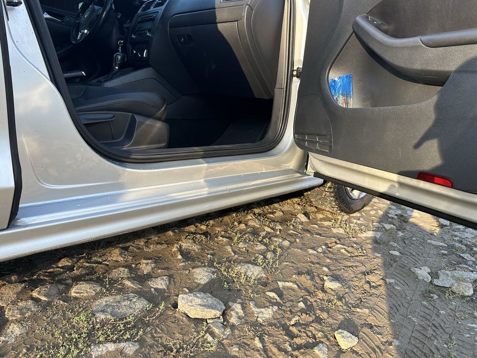 Продам Volkswagen Jetta 2011