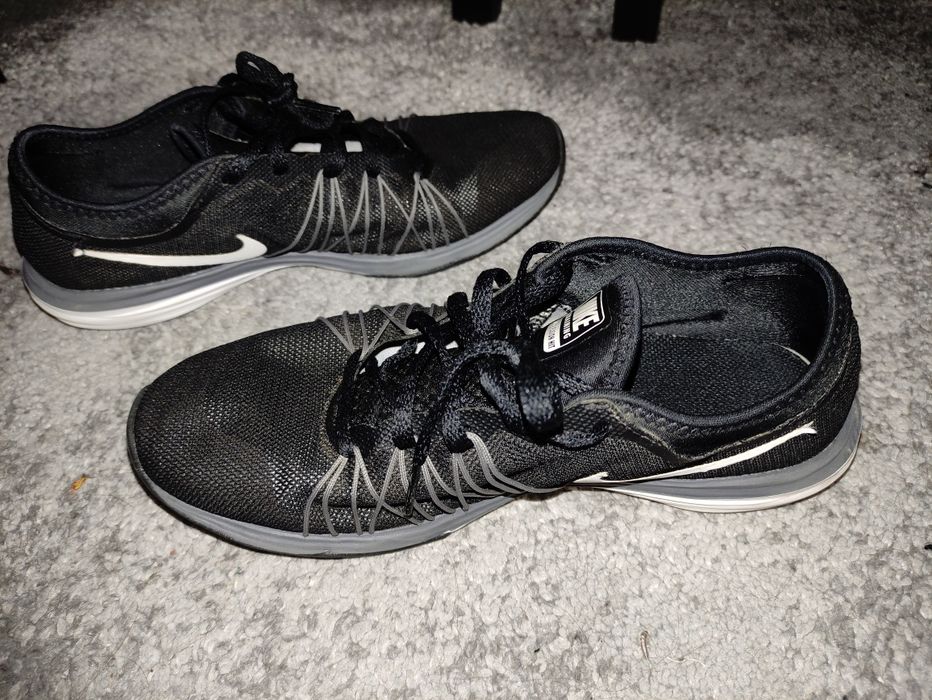Ténis Nike Women's Dual Fusion TR Hit - muito pouco usados